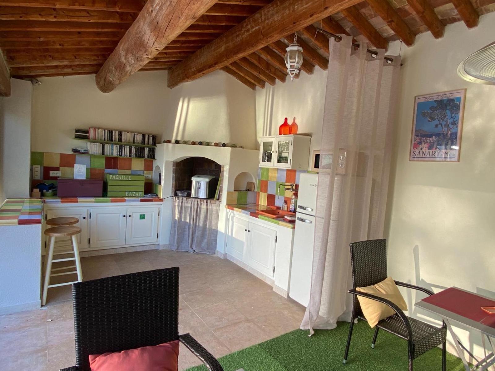 Bed & Breakfast Pause En Provence 3*